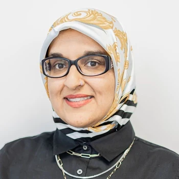 Headshot of Amina Ishaq, LCSW