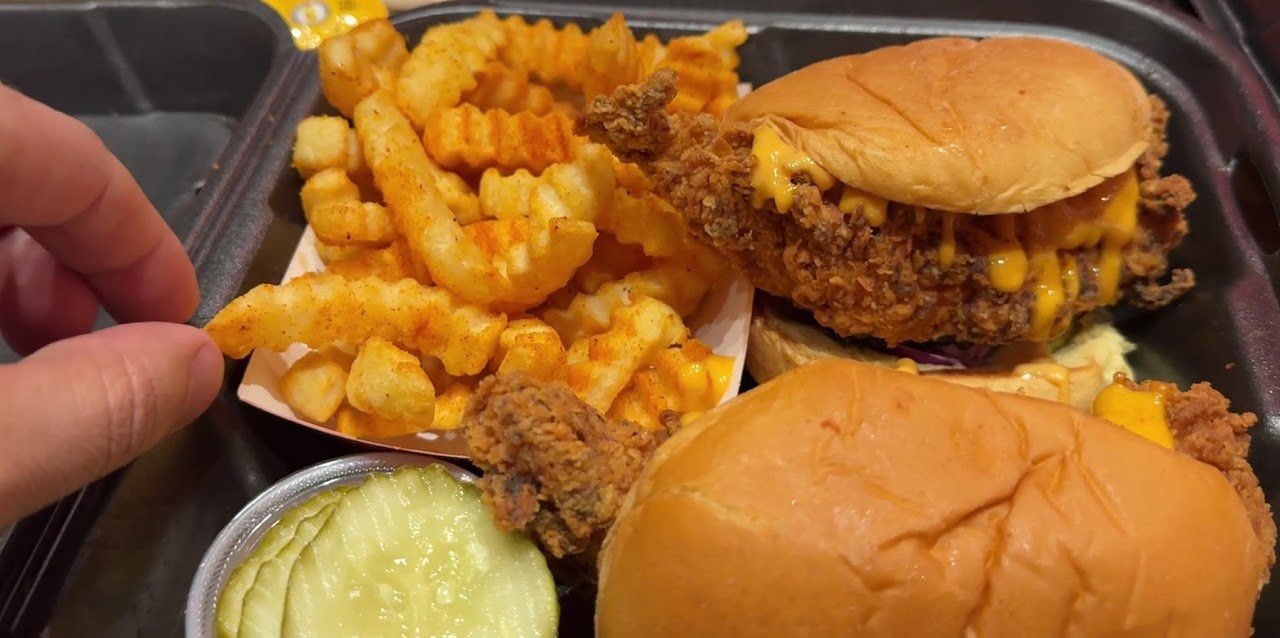 Dave's Hot Chicken - Conway
