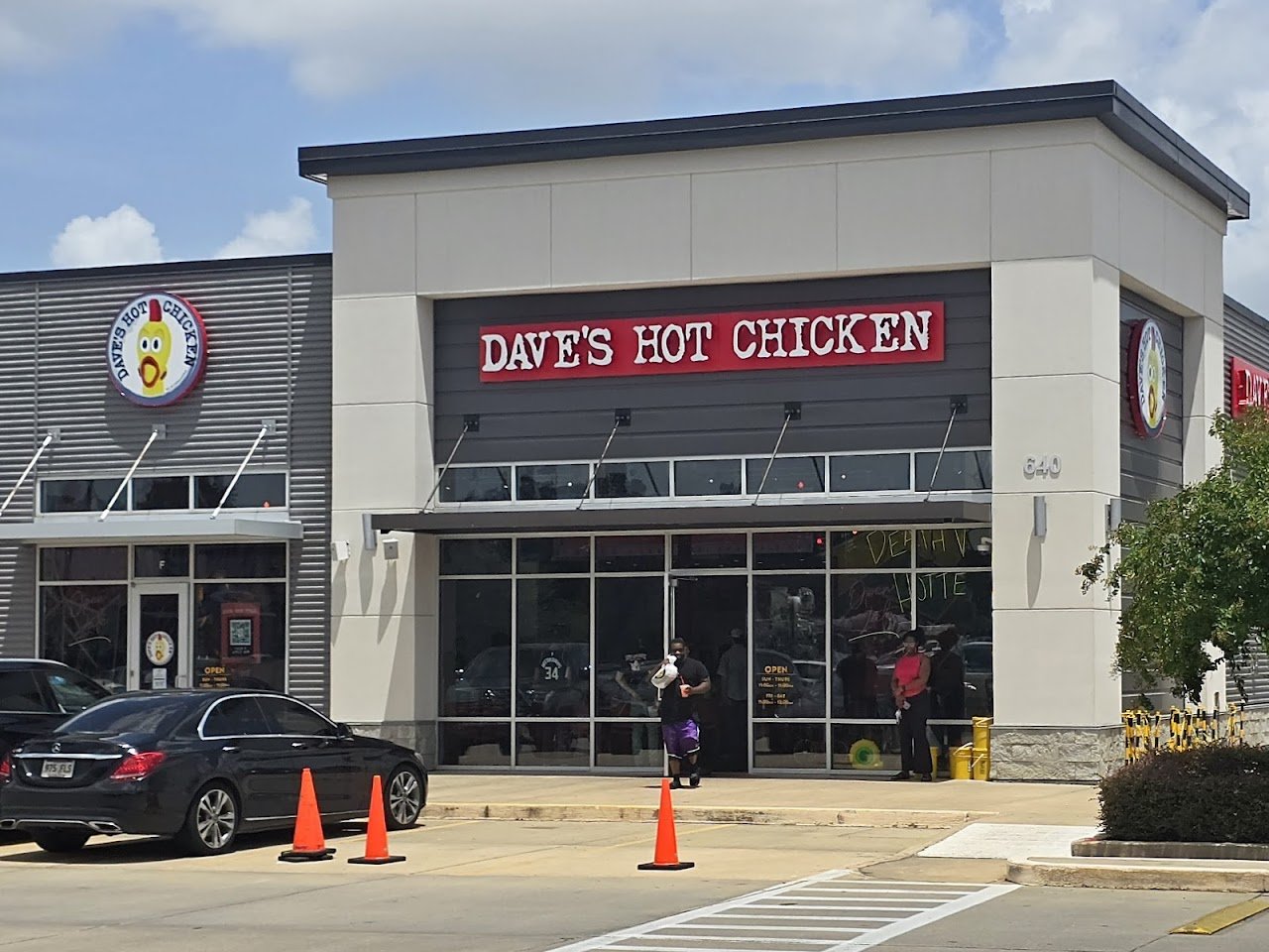 Dave's Hot Chicken - Baton Rouge